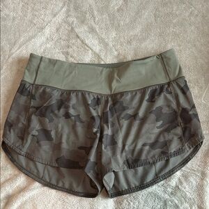 Lululemon Speed Up 4” Low Rise Olive Camo Active Shorts
